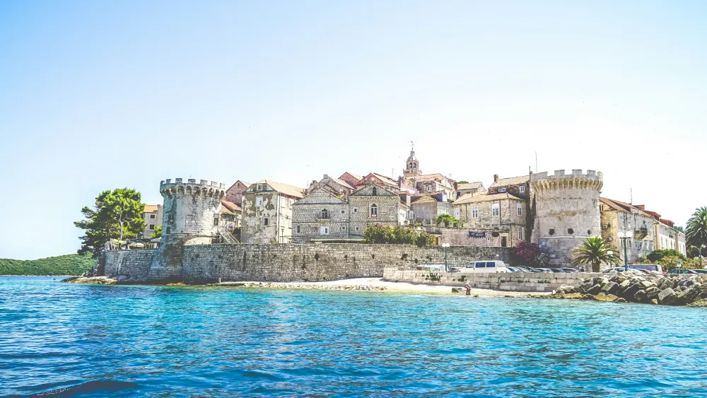 Traveler using eSIM in Croatia