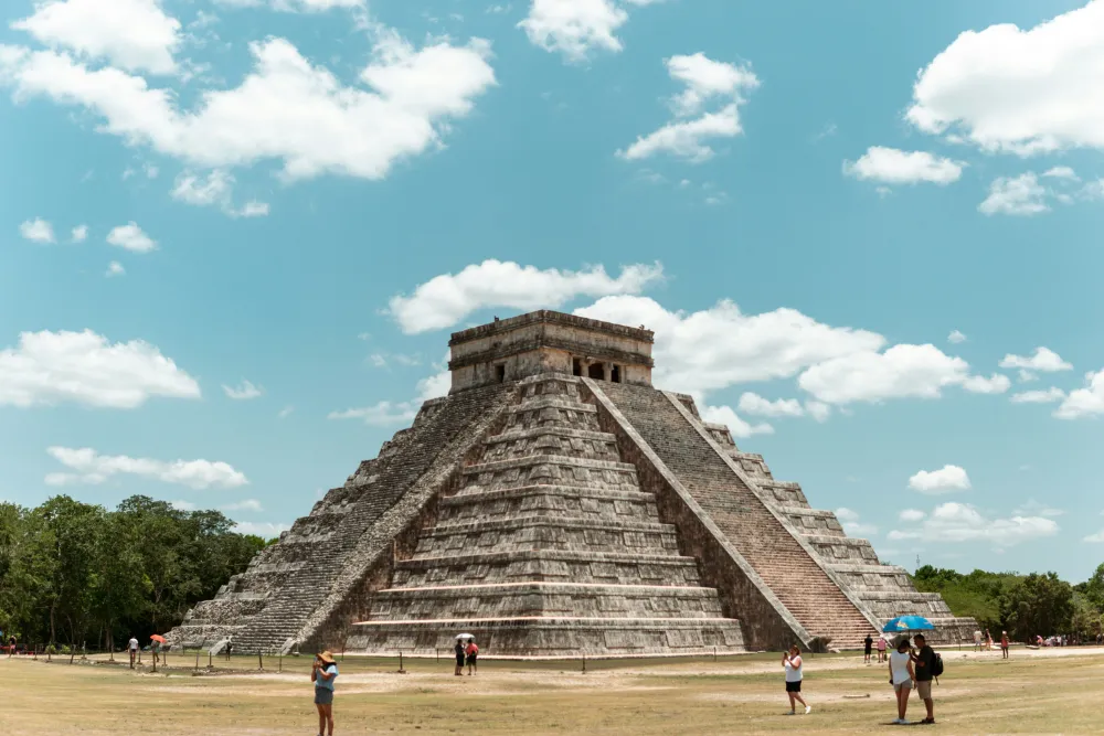 Traveler using eSIM in Mexico