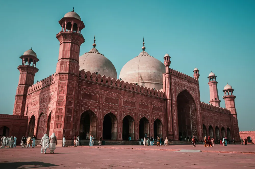 Traveler using eSIM in Pakistan