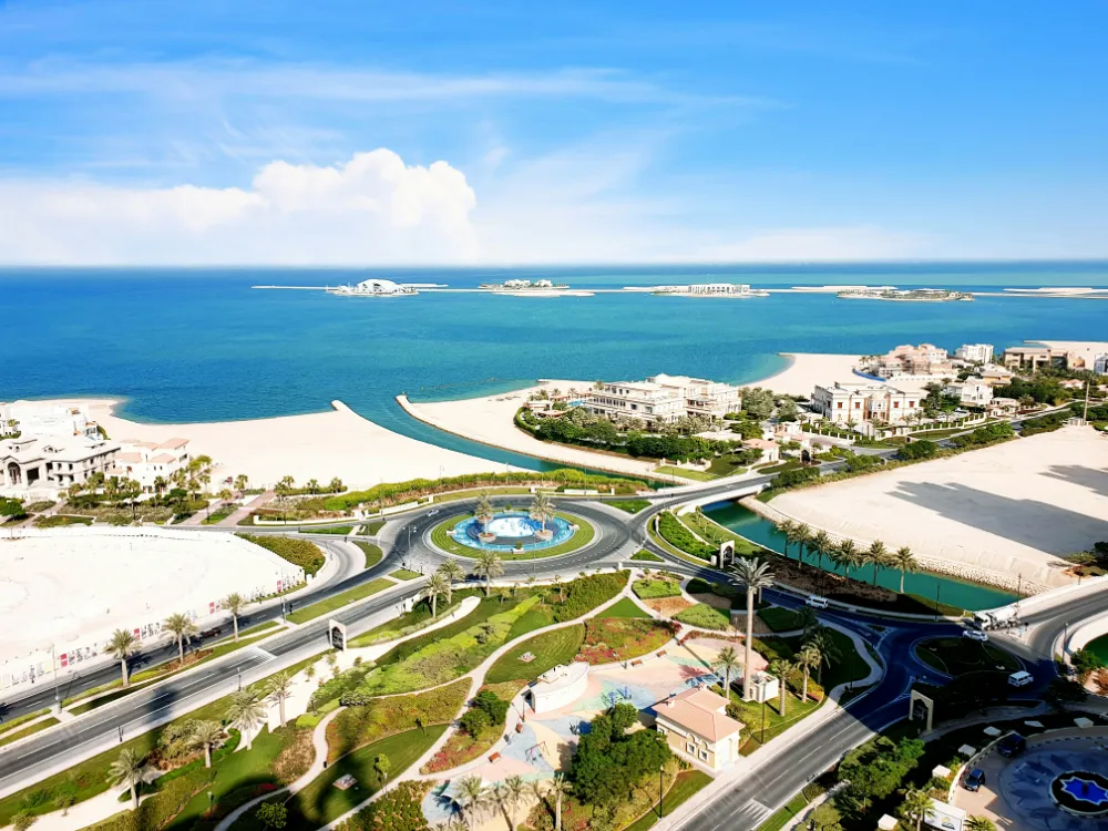 Traveler using eSIM in Qatar