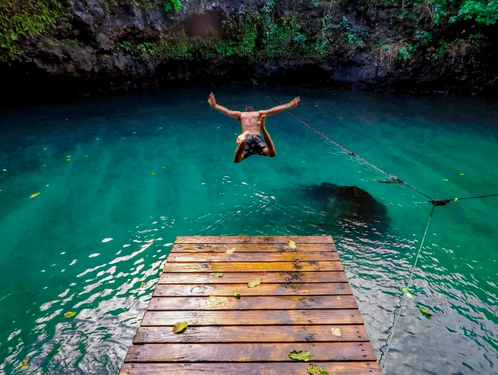 Traveler using eSIM in Samoa