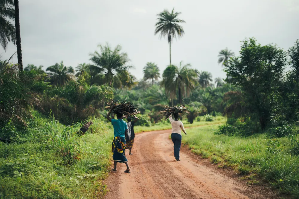 Traveler using eSIM in Sierra Leone