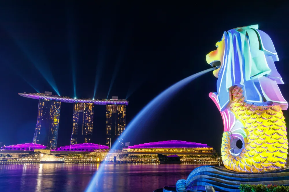 Traveler using eSIM in Singapore