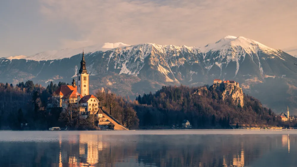 Traveler using eSIM in Slovenia
