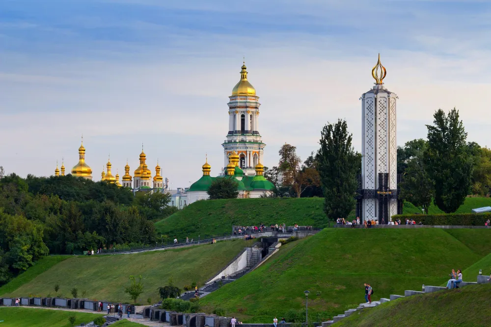 Traveler using eSIM in Ukraine
