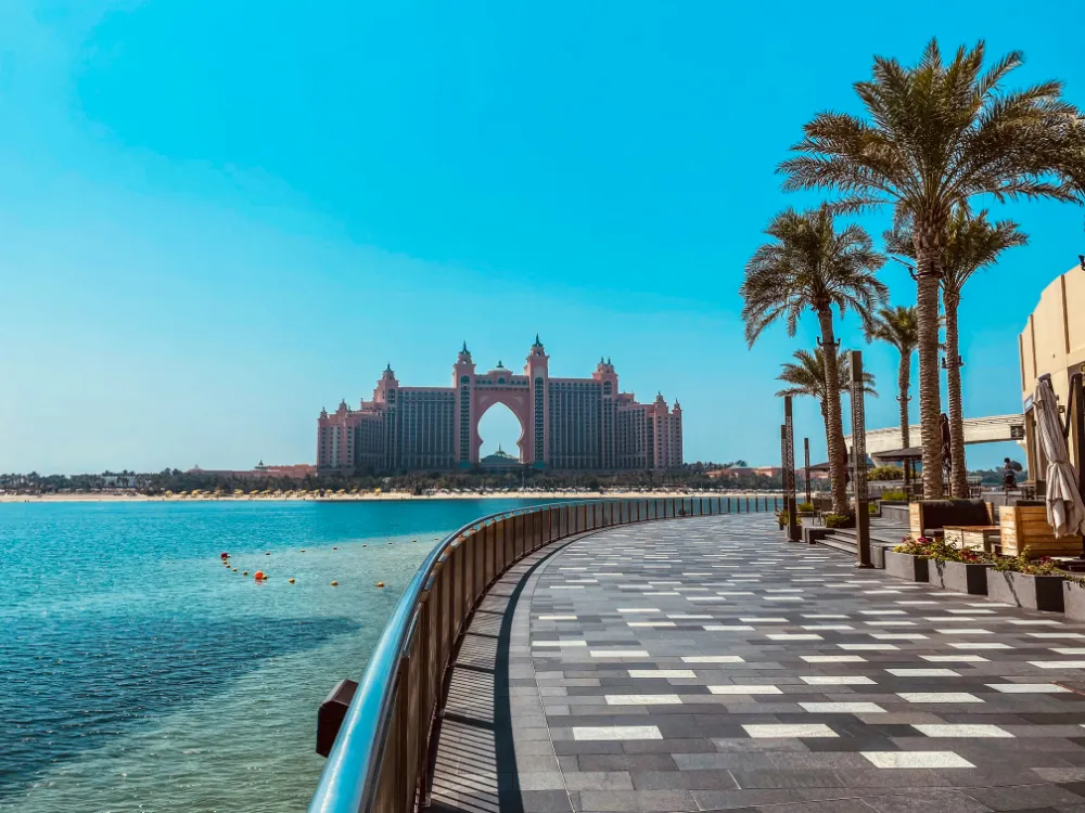 Traveler using eSIM in United Arab Emirates